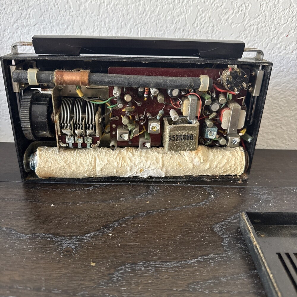 Vintage High Sensitivity Transistor Radio From Japan In The 1960S - Picture 5 of 7
